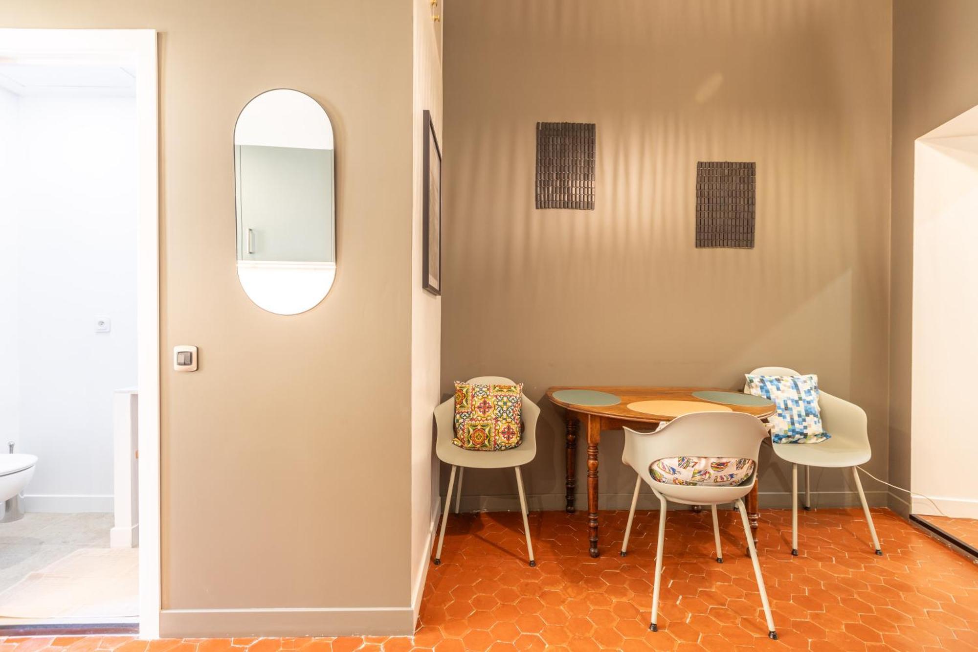Old Town Apartment *