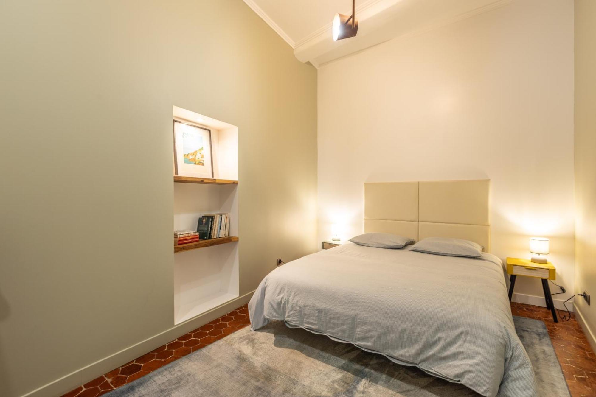 Old Town Apartment *