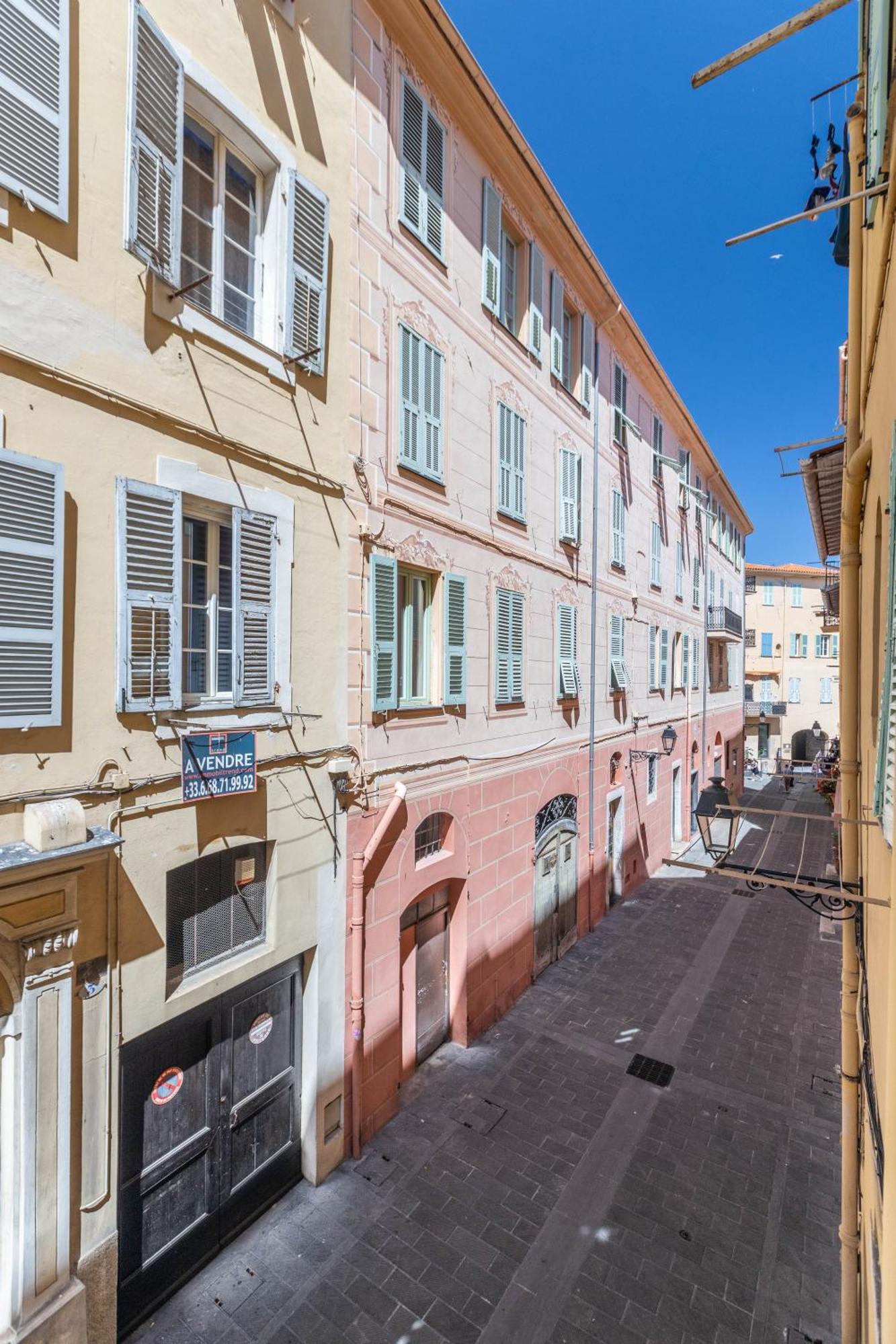 Old Town Apartment *